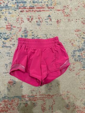 lululemon athletica sonic pink hotty hots 2.5 inch
